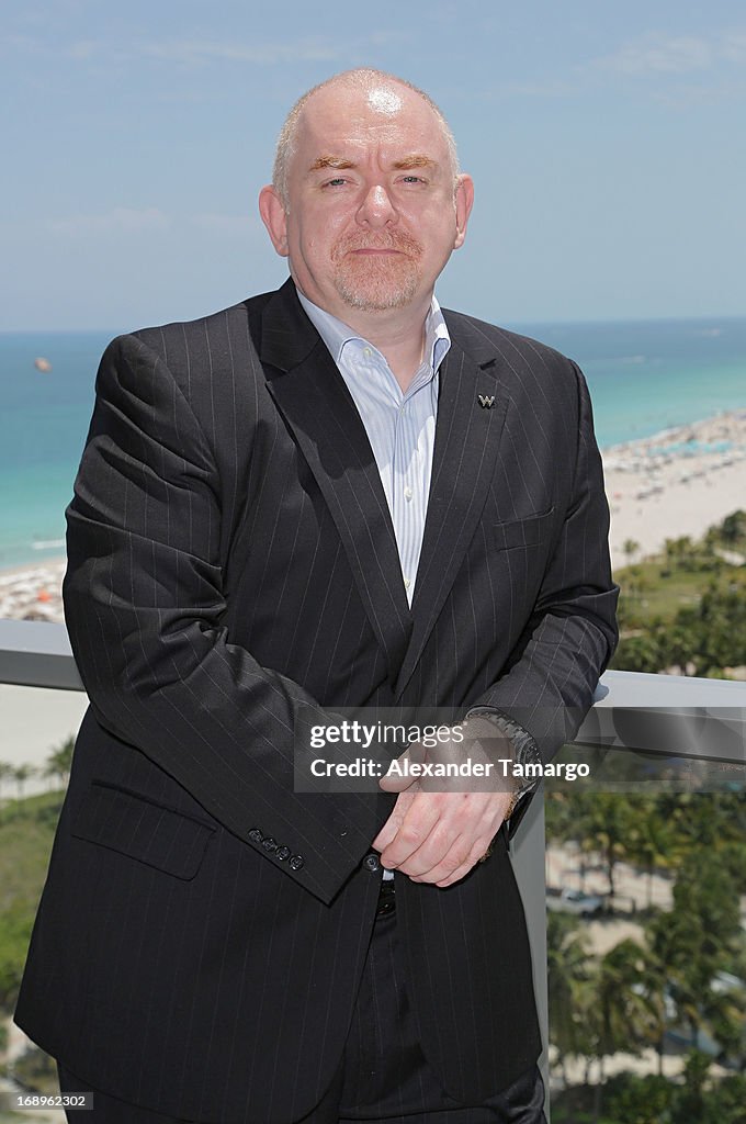 Schouderophalend Doe het niet Expliciet W South Beach Hotel & Residences General Manager Damien O'Connor...  Nieuwsfoto's - Getty Images