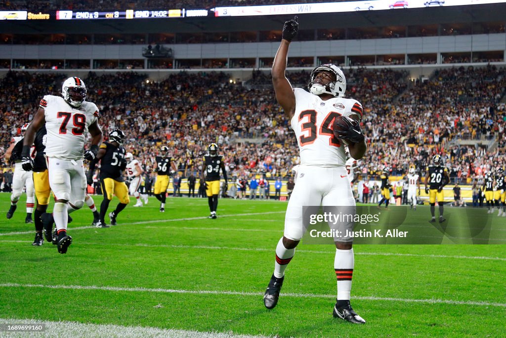 Cleveland Browns v Pittsburgh Steelers