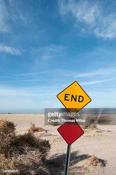 end sign at the salton sea - dead end stock-fotos und bilder