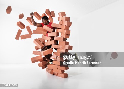 Runner shattering barrier Runner shattering barrier