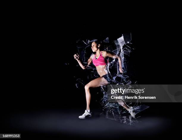 runner shattering barrier - aanvallen sporten stockfoto's en -beelden