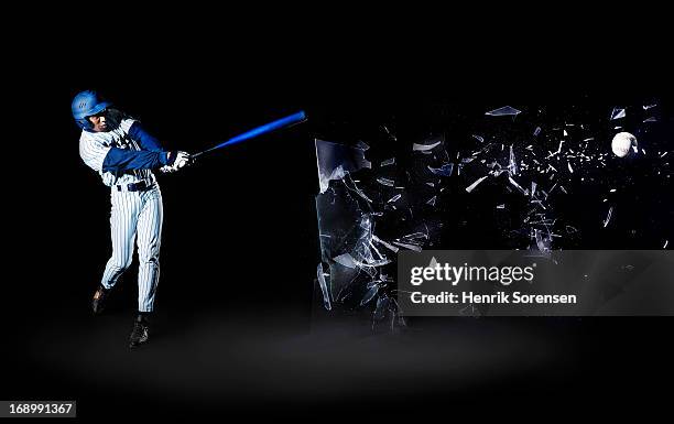 baseball player shooting through glass - batting - fotografias e filmes do acervo