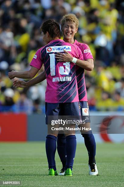 Yoichiro Kakitani of Cerezo Osaka celebrates the win with Takumi Minamino during during the J.League match between Kashiwa Reysol and Cerezo Osaka at...