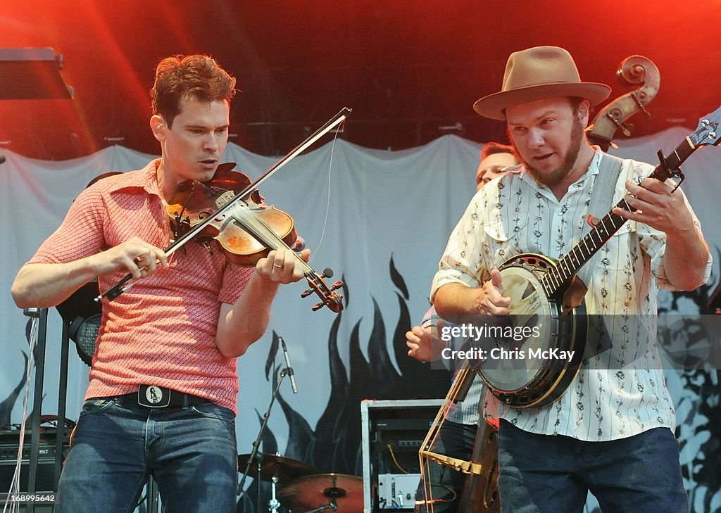 Avett Brothers With Old Crow Medicine Show - In Concert