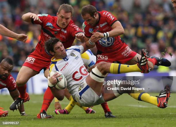 Nathan Hines of Clermont is tackled by Gethin Jenkins and Frederic Michalak during the Heineken Cup final match between ASM Clermont Auvergne and RC...