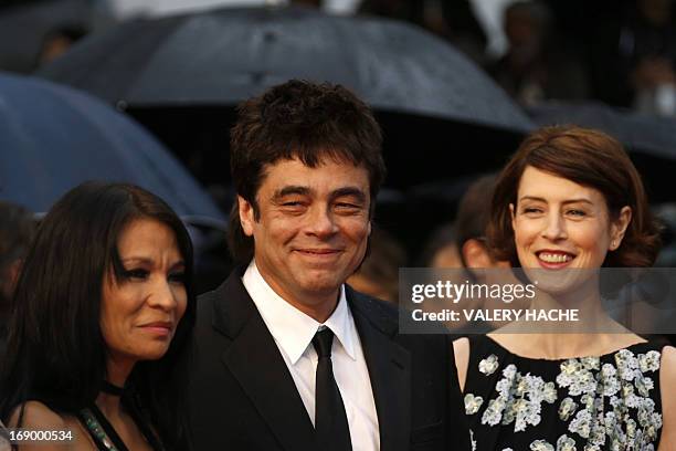 Canadian actress Michelle Thrush, Puerto Rican actor Benicio Del Toro and British actress Gina McKee pose on May 18, 2013 as they arrive for the...