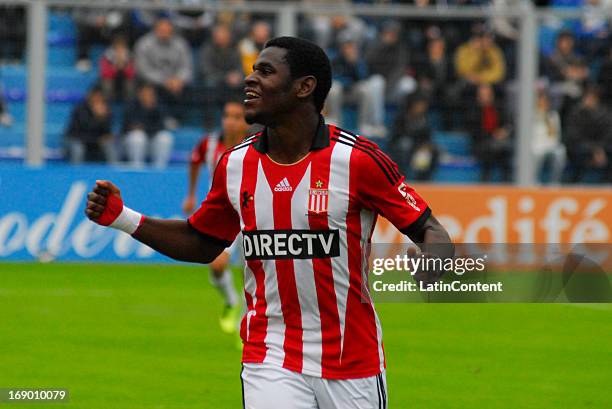 Duvan Zapata of Estudiantes de La Plata celebrates a goal during a match between Atletico Rafaela and Estudiantes de La Plata as part of the Torneo...