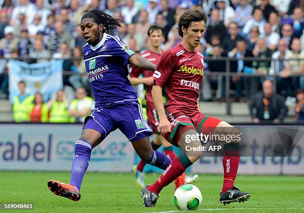 Anderlecht's Dieumerci Mbokani and Essevee's Karel D'Haene fight for the ball during the Jupiler Pro League match of Play-Off 1, between RSC...