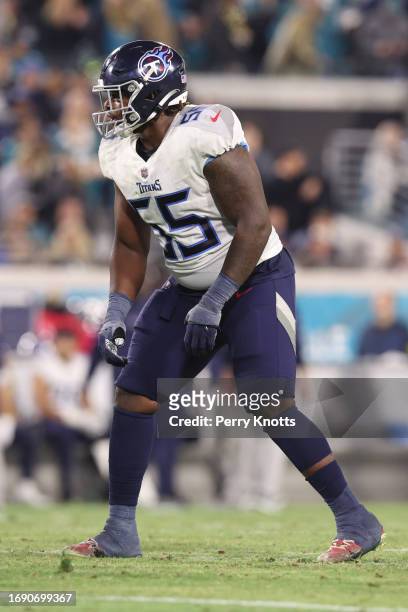 Aaron Brewer of the Tennessee Titans in a two-point stance on the line of scrimmage against the Jacksonville Jaguars during the game at TIAA Bank...