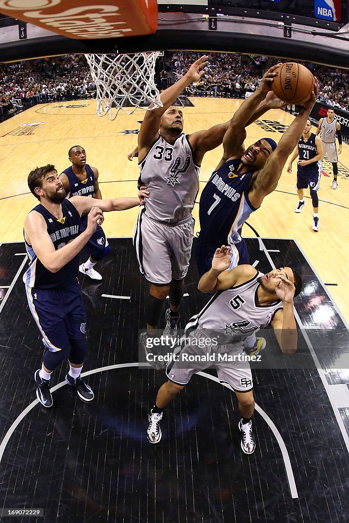 Memphis Grizzlies v San Antonio Spurs - Game One