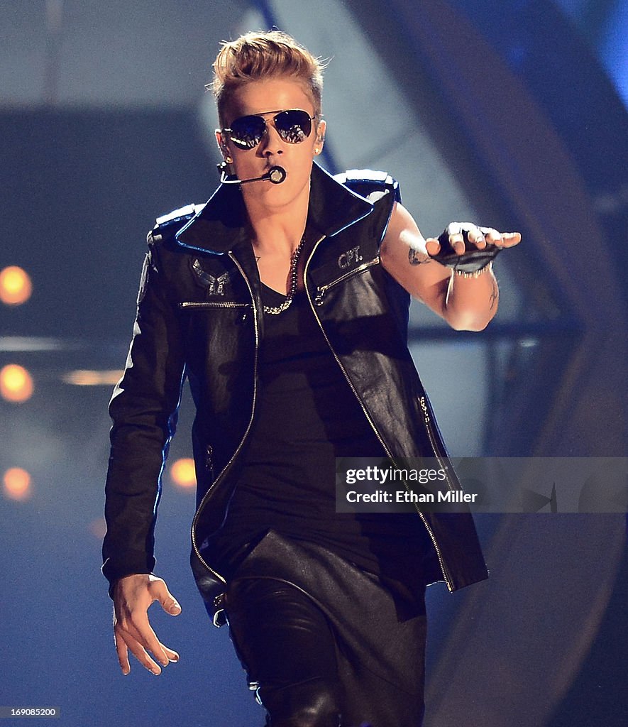 2013 Billboard Music Awards - Show