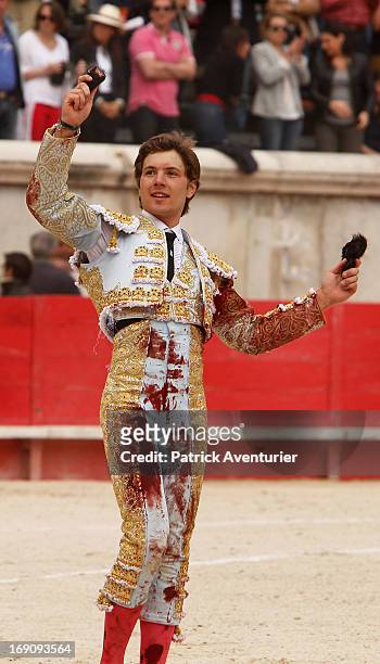 French bullfighter Juan Leal receives an ovation during the 61st annual Pentecost Feria de Nimes at Nimes Arena on May 19, 2013 in Nimes, France. The...