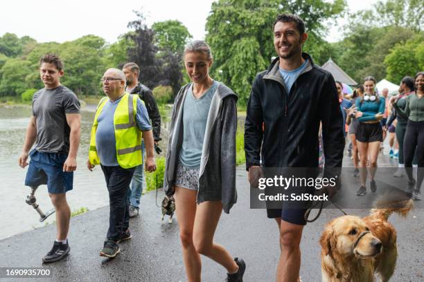 fun run in newcastle upon tyne - teamevenement stockfoto's en -beelden