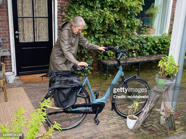 coming home on e-bike in the rain - cycling netherlands stock pictures, royalty-free photos & images