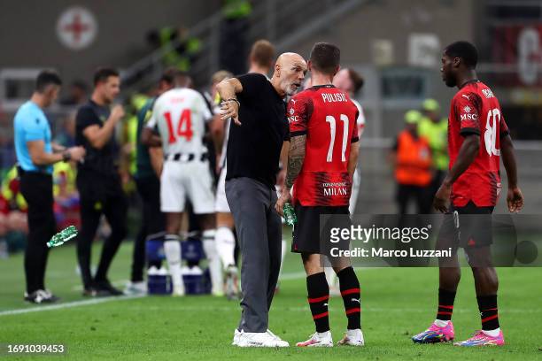 Stefano Pioli, Manager of AC Milan, interacts with Christian Pulisic of AC Milan during the UEFA Champions League Group F match between AC Milan and...