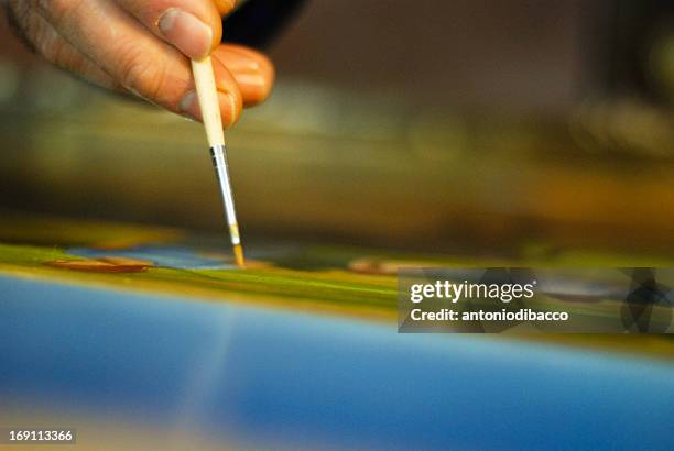 pictor paint the canvas with the brush - dedizione stockfoto's en -beelden