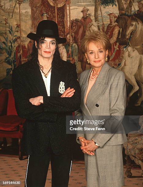 Michael Jackson speaks to Barbara Walters in an exclusive interview about the controversial paparazzi, his experiences with the tabloid press, and...
