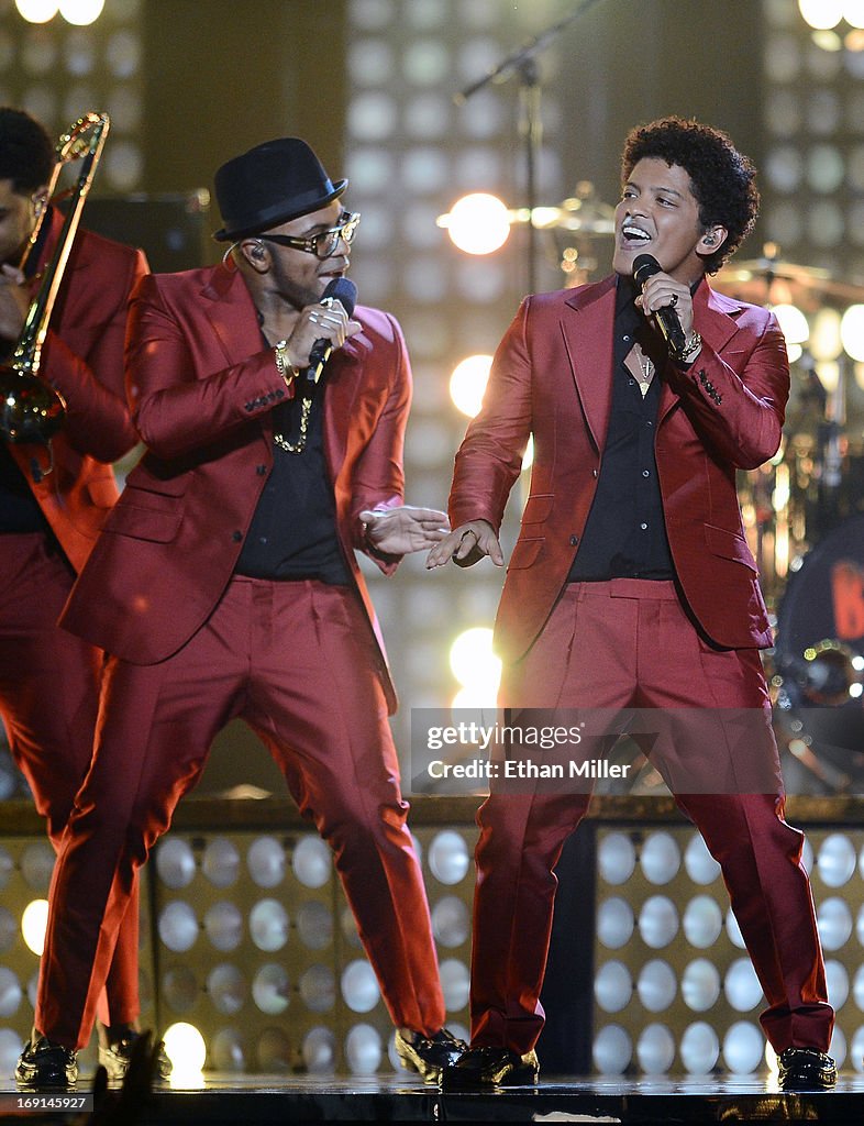 2013 Billboard Music Awards - Show