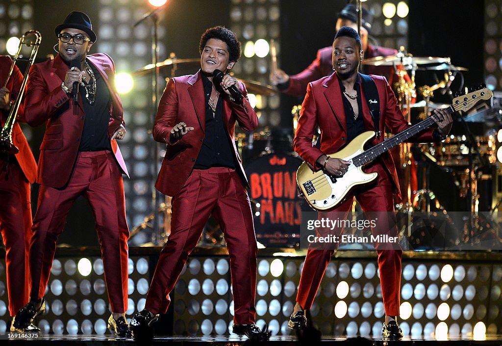 2013 Billboard Music Awards - Show
