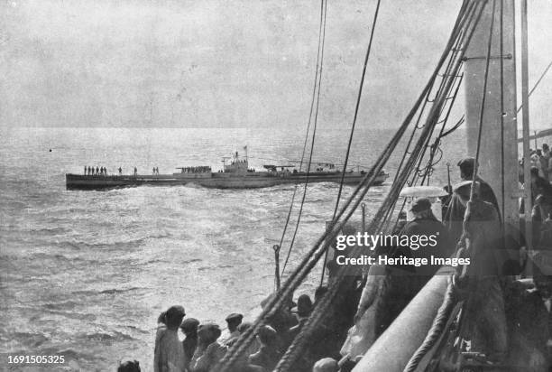 'Les sous-marins allemands contre les neutres; Arraisonnement, par un sous-marin allemand, du transatlantique espagnol "Infanta-Isabel-de-Borbon", au...