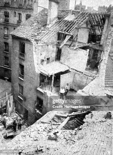 'Quelques Points de Chute; Rue Saint-Antoine, no 119: torpille d'avion de 50 kilos, le 12 avril 1918', 1918. From "L'Album de la Guerre 1914-1919,...