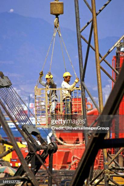 Chinese construction workers , China, Hong Kong .