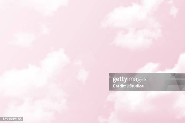abstract soft white clouds on pink background - aquarelleffekt stock-fotos und bilder