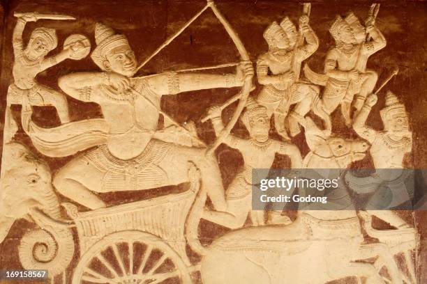 Wat Ounalom, sculpture depicting a battle scene from the Ramayana