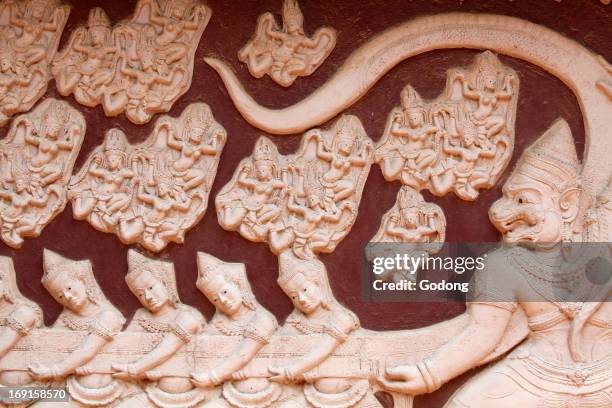 Wat Ounalom, sculpture depicting a scene from the Ramayana, the churning of the sea of milk