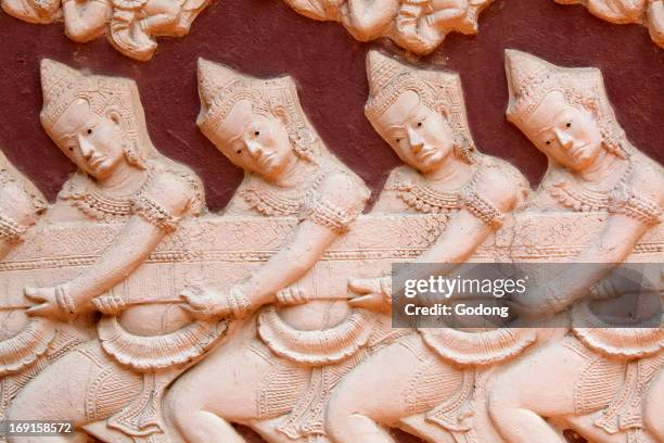 Wat Ounalom, detail of a sculpture depicting a scene from the Ramayana, the churning of the sea of milk