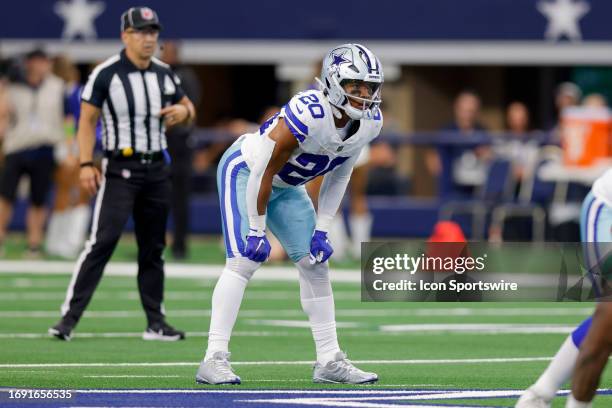 Dallas Cowboys running back Tony Pollard waits for the snap of the football during the game between the Dallas Cowboys and the New York Jets on...