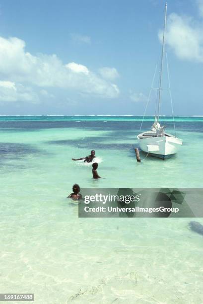 Belize Sloop 37 Pedro Cays Stock Photos, High-Res Pictures, and Images - Getty Images