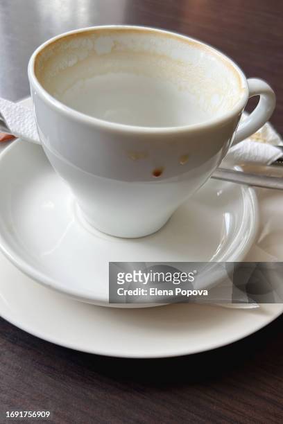 empty coffee cup on the table - cleaning after party stock pictures, royalty-free photos & images