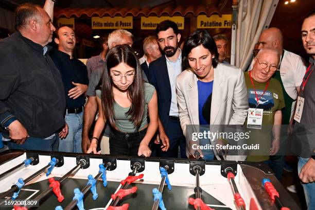 Schlein Table 5.783 foto e immagini ad alta risoluzione di Elly Schlein - Getty Images