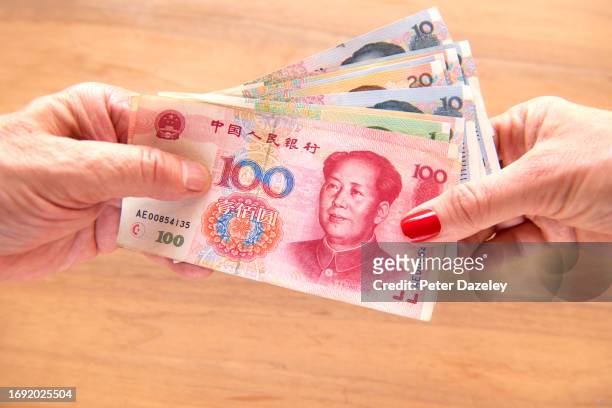 man paying woman - 20 yuan note stock pictures, royalty-free photos & images