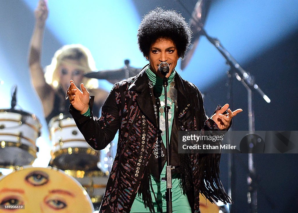 2013 Billboard Music Awards - Show