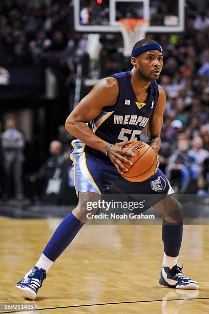 Keyon Dooling of the Memphis Grizzlies controls the ball against the San Antonio Spurs in Game Two of the Western Conference Finals during the 2013...