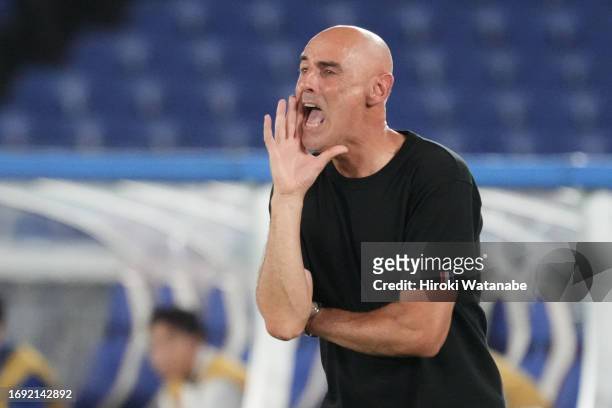 Kevin Muscat,coach of Yokohama F.Marinos shouts instructions during the AFC Champions League Group G match between Yokohama F.Marinos and Incheon...