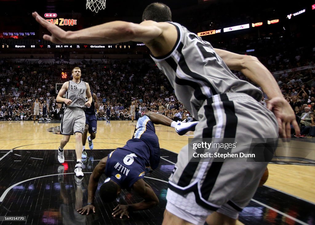 Memphis Grizzlies v San Antonio Spurs - Game Two