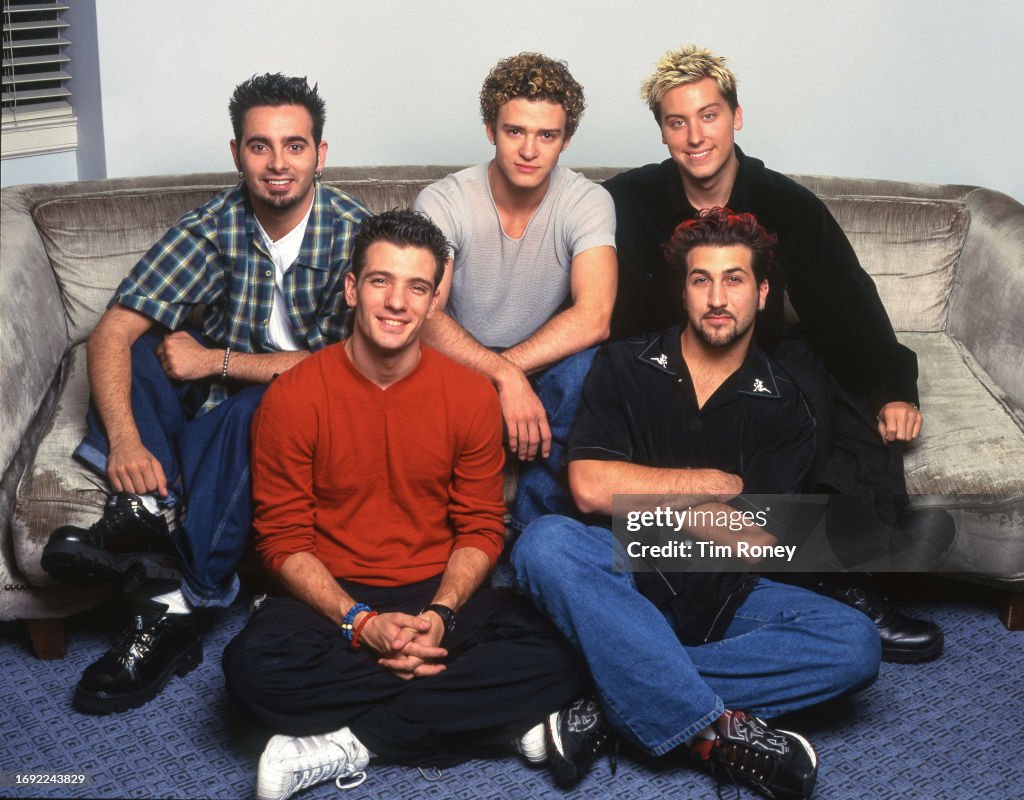 Nsync With Roses American boy band NSYNC, in the penthouse suite of the Chateau... News ...