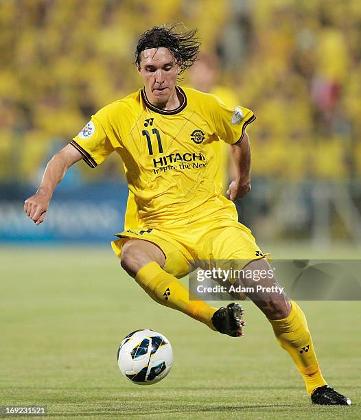 Gabriel Cordova Cleverson of Kashiwa in action during the AFC Champions League round of 16 match between Kashiwa Reysol and Jeonbuk Hyundai Motors at...