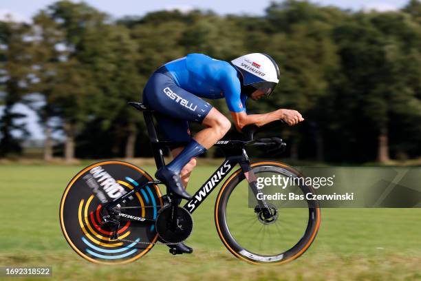 Mattia Cattaneo of Italy sprints during the 29th UEC Road Cycling European Championships 2023, Elite Men´s Individual Time Trial a 29,5 km race from...