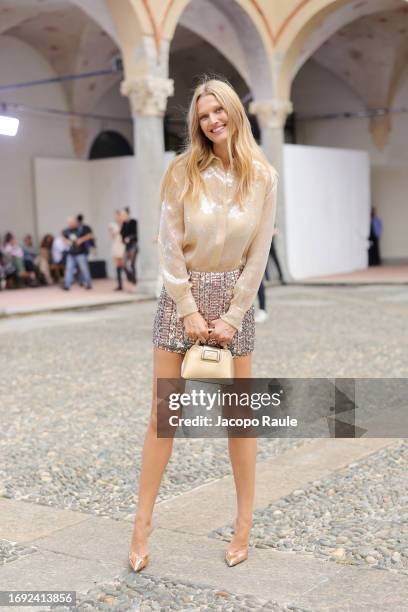 Toni Garrn arrives at the Alberta Ferretti fashion show during the Milan Fashion Week Womenswear Spring/Summer 2024 on September 20, 2023 in Milan,...