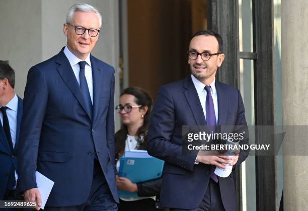 French Minister for the Economy and Finances Bruno Le Maire and French Junior Minister for Public Accounts Thomas Cazenave leave after the weekly...