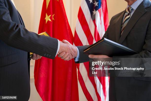 caucasian businessmen shaking hands - embaixador imagens e fotografias de stock