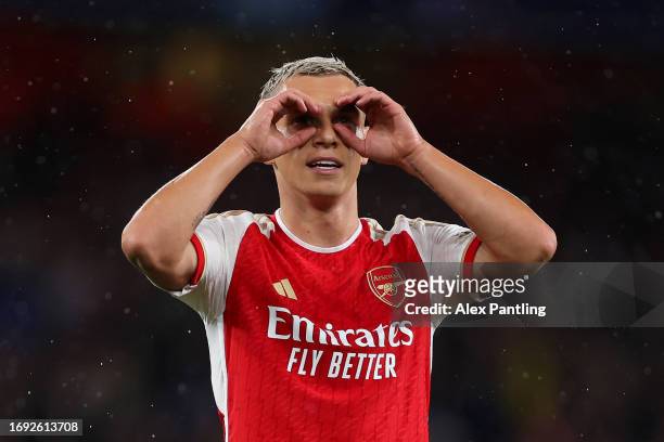 Leandro Trossard of Arsenal celebrates after scoring the team's second goal during the UEFA Champions League match between Arsenal FC and PSV...