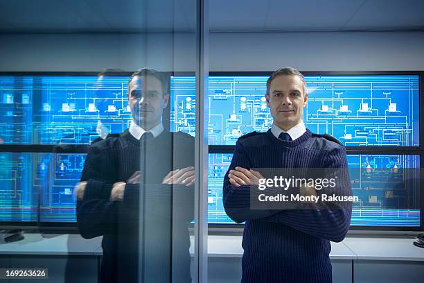 portrait of student with arms folded in ship's engine room simulator - bootskapitän stock-fotos und bilder