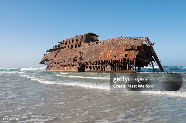 shipwreck stranded on beach - cabo verde stock-fotos und bilder