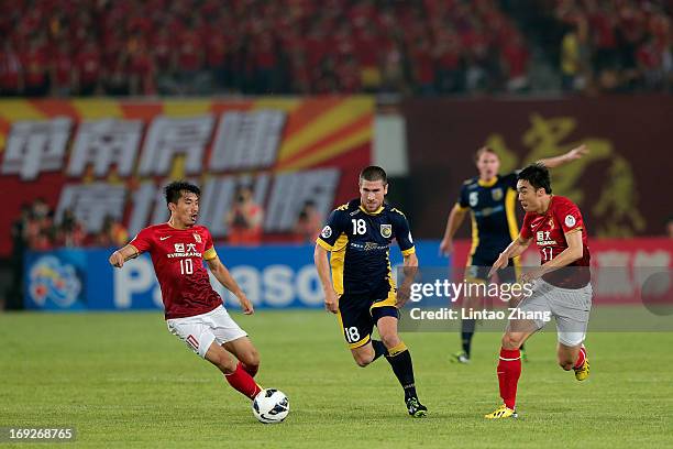 Nick Montgomery of Central Coast Mariners challenges Zheng Zhi and Zhao Xuri of Guangzhou Evergrande during the AFC Champions League knockout round...