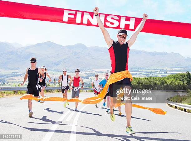 Finish Line Course 4 617 Ironman Finish Line Photos et images haute résolution - Getty Images